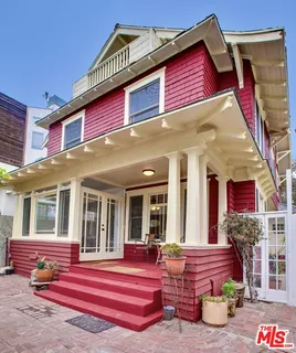 $2,195,000 | 105 Park Place, Venice, CA 90291