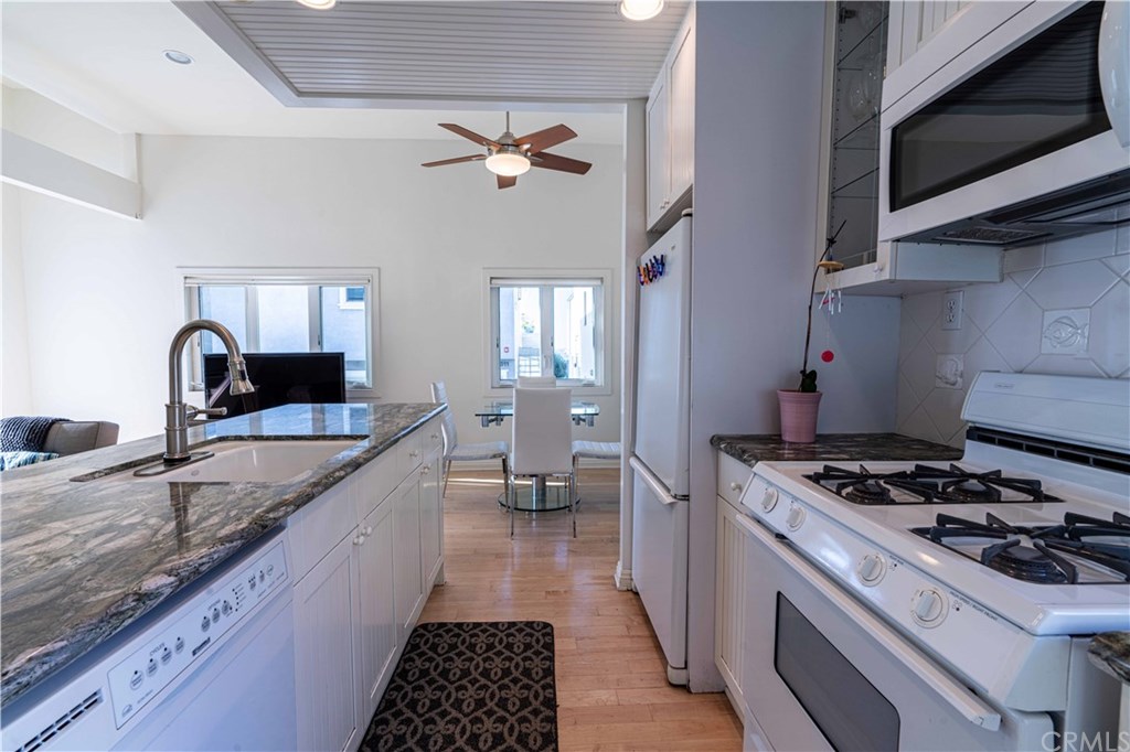 113 30th Place Manhattan Beach, CA 90266 - Photo 17 of 31