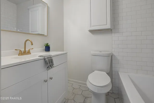 $1,300 | 121 Courtney Drive, Duson, LA 70529