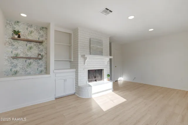 $1,300 | 121 Courtney Drive, Duson, LA 70529