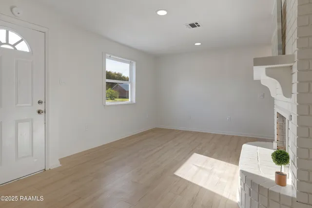 $1,300 | 121 Courtney Drive, Duson, LA 70529