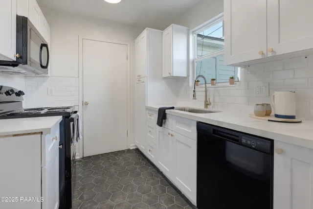 $1,300 | 121 Courtney Drive, Duson, LA 70529