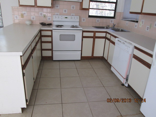3945 Mary Road Big Pine Key, FL 33043 - Photo 14 of 23 Kitchen