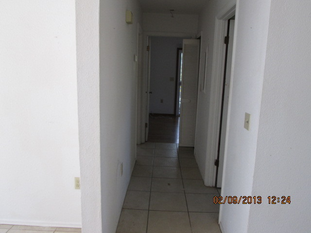 3945 Mary Road Big Pine Key, FL 33043 - Photo 15 of 23 Hallway