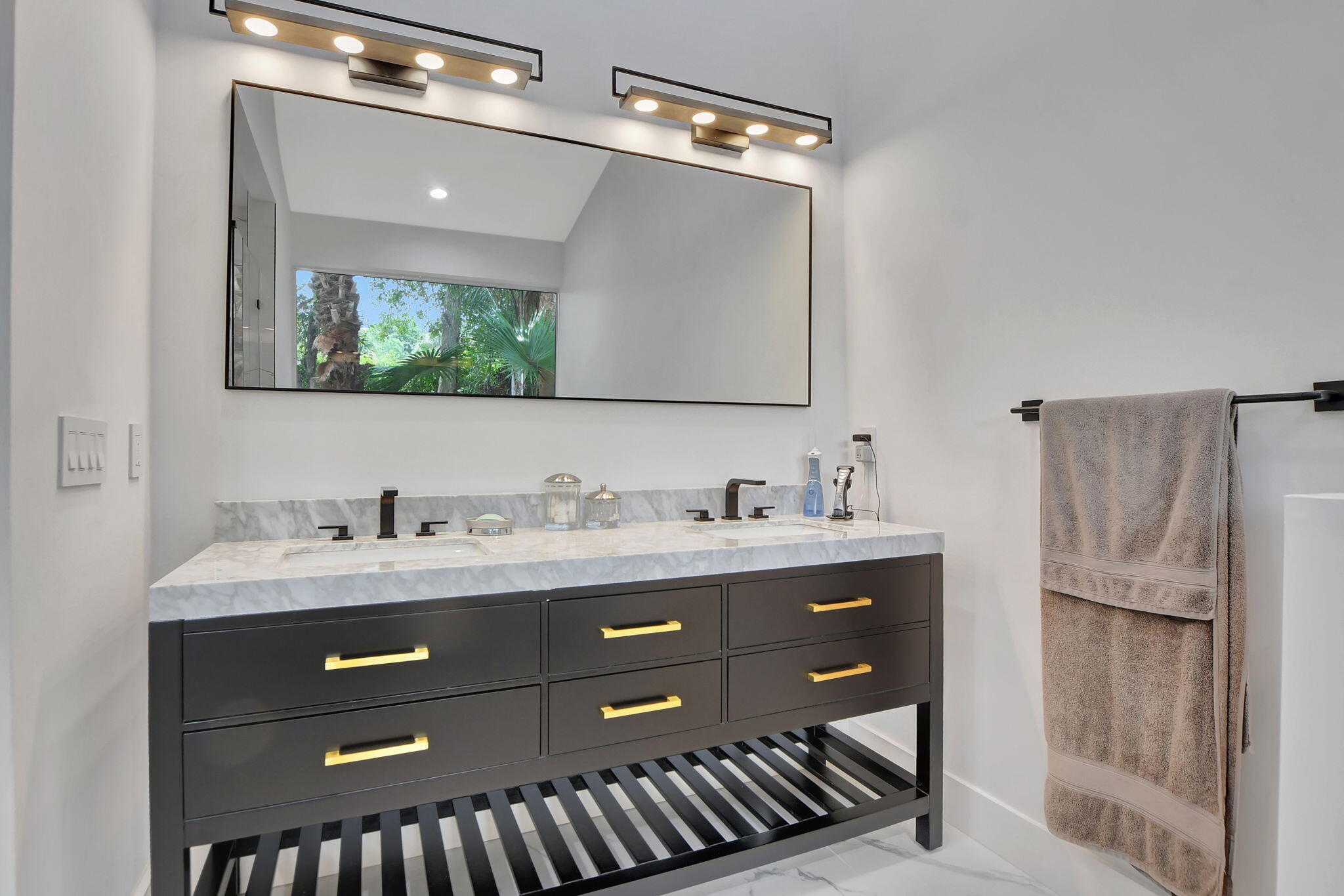 7636 Dorchester Road Boynton Beach, FL 33472 - Photo 20 of 58 Primary Bathroom