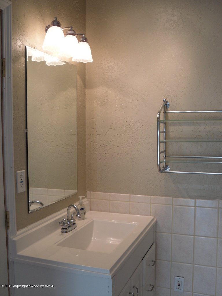 4011 Bowie Street Amarillo, TX 79110 - Photo 6 of 10 Master Bath