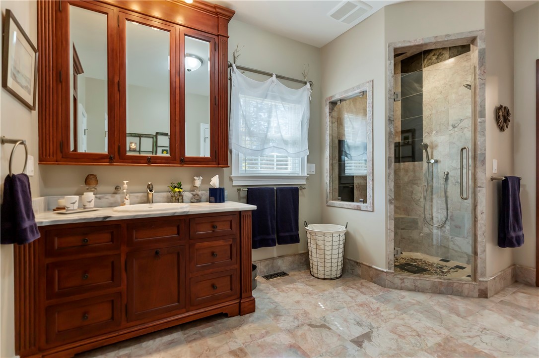 134 White Circle Starr, SC 29684 - Photo 24 of 50 En-Suite Bath