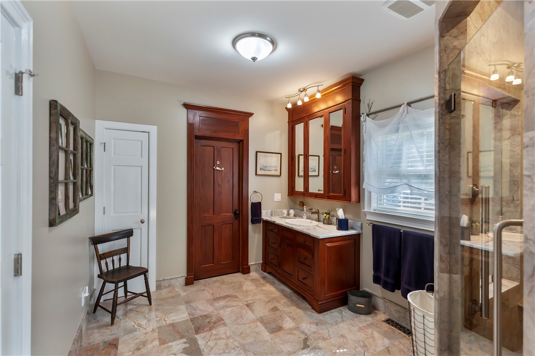 134 White Circle Starr, SC 29684 - Photo 25 of 50 Walk-In Shower & Closet