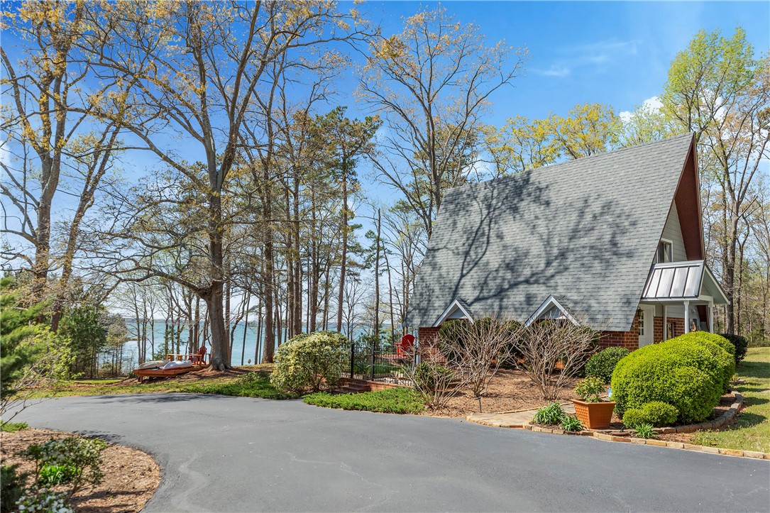 134 White Circle Starr, SC 29684 - Photo 36 of 50 Charming 1 Bed / 1.5 Bath Chalet