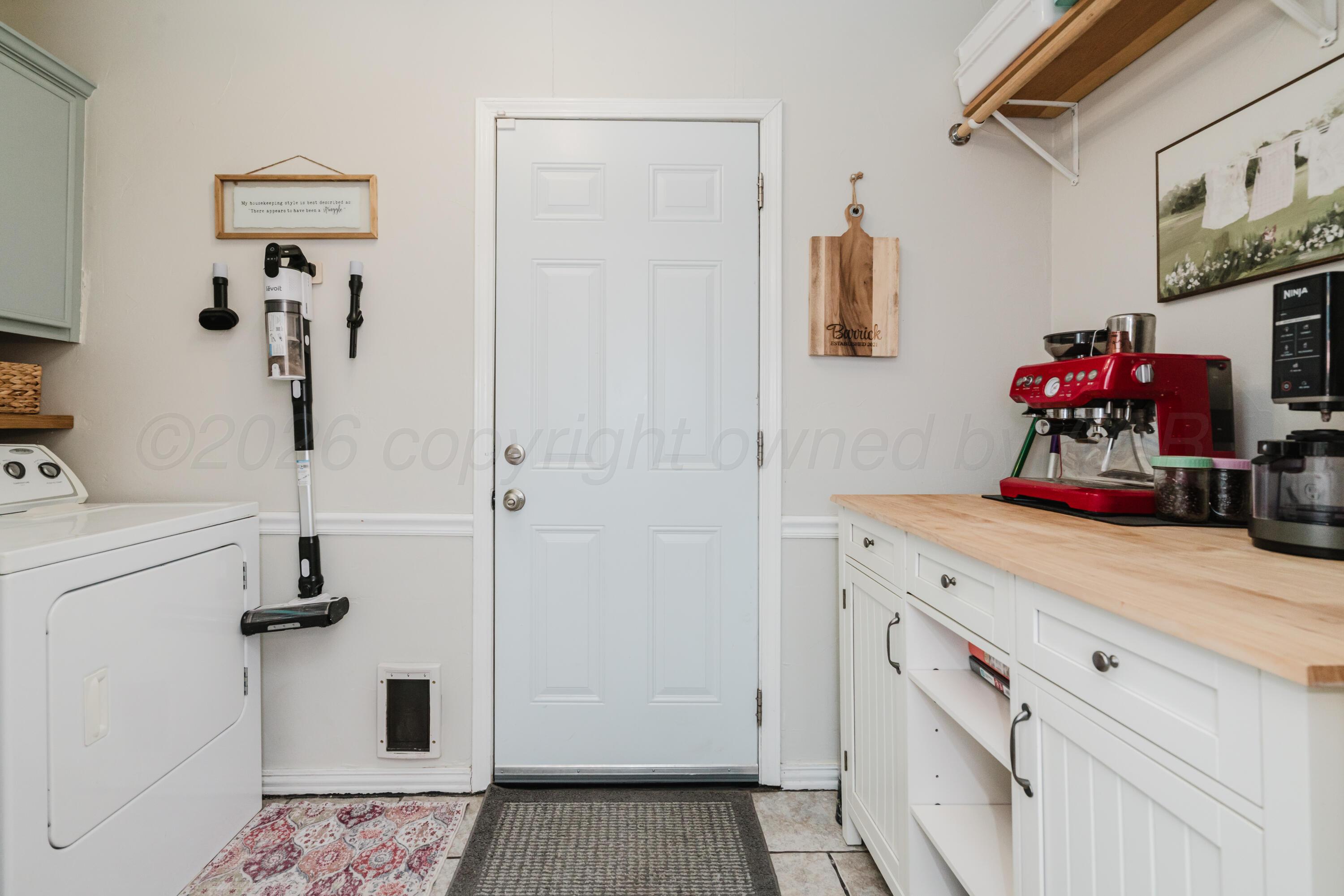 7302 Holyoke Trail Amarillo, TX 79121 - Photo 20 of 40 Laundry room