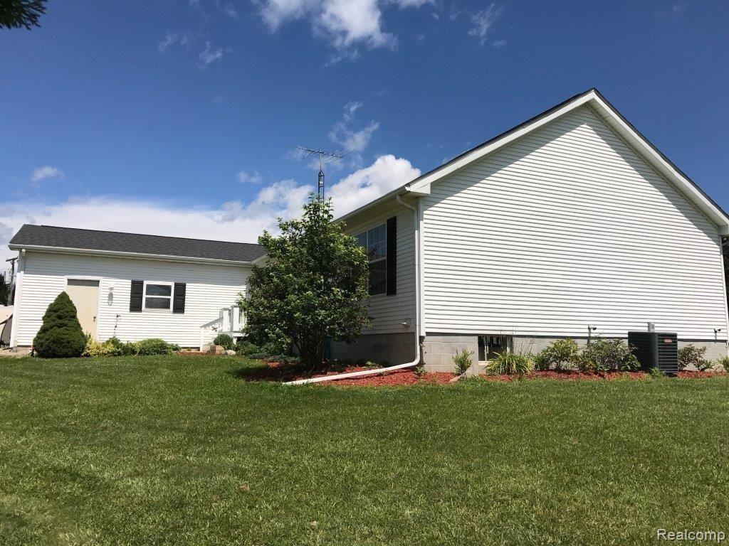4724 5 Lakes Road North Branch, MI 48461 - Photo 3 of 35 8700D2E1-9699-4465-96A9-DA2215333538.JPG