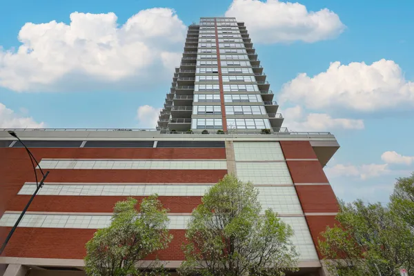 $329,000 | 1600 South Prairie Avenue, Unit 2106, Chicago, IL 60616