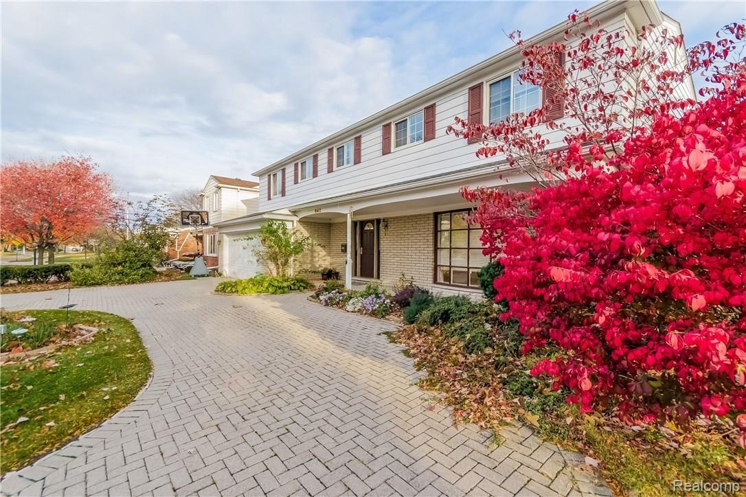 642 Perrien Place Grosse Pointe, MI 48236 - Photo 3 of 44 003-Front_View-2185663-large.jpg