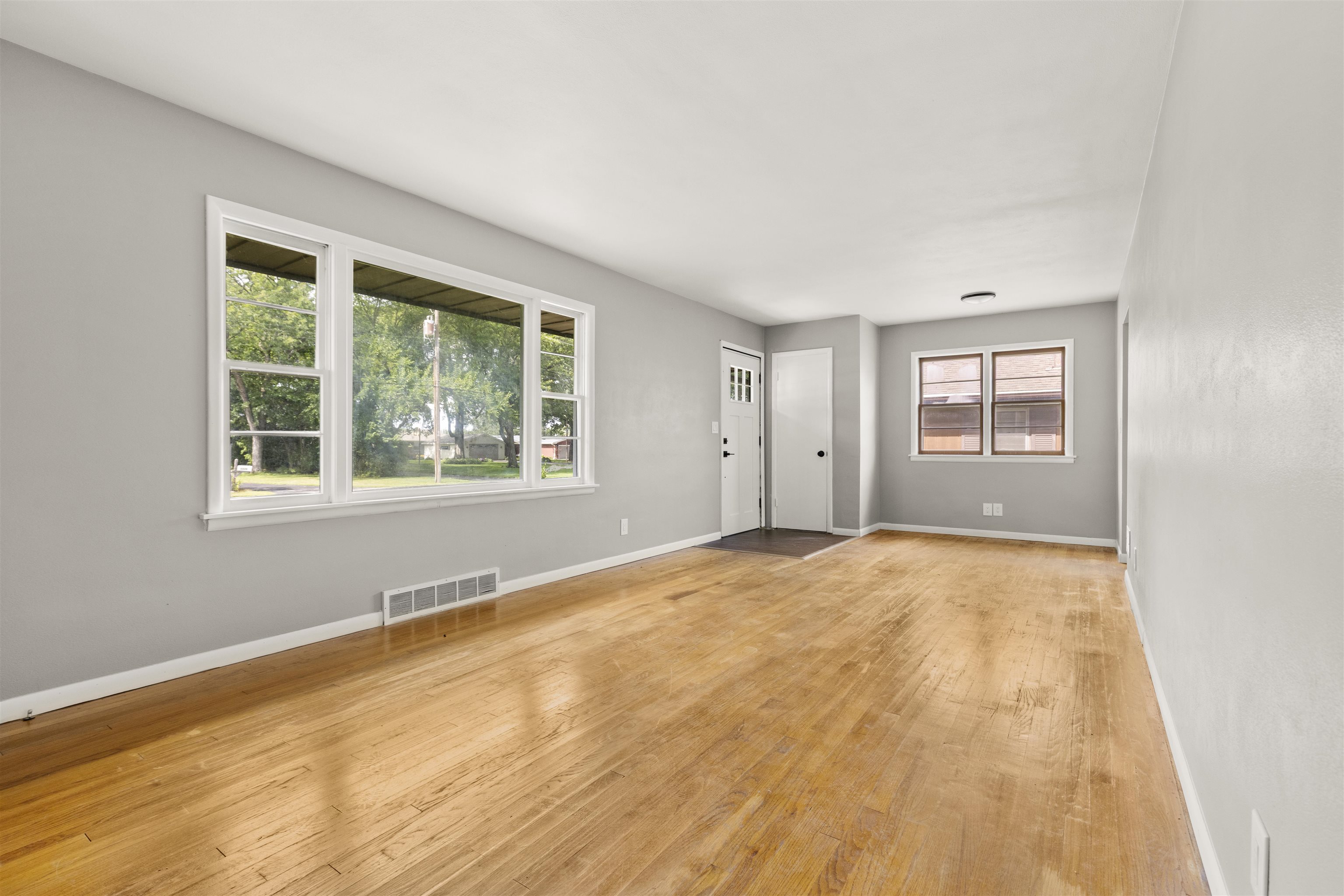 6319 Park Ridge Road Loves Park, IL 61111 - Photo 3 of 16 Gallery Image 3