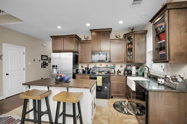 $943,500 | 159 East Double Crk Road, Willis, TX 77378