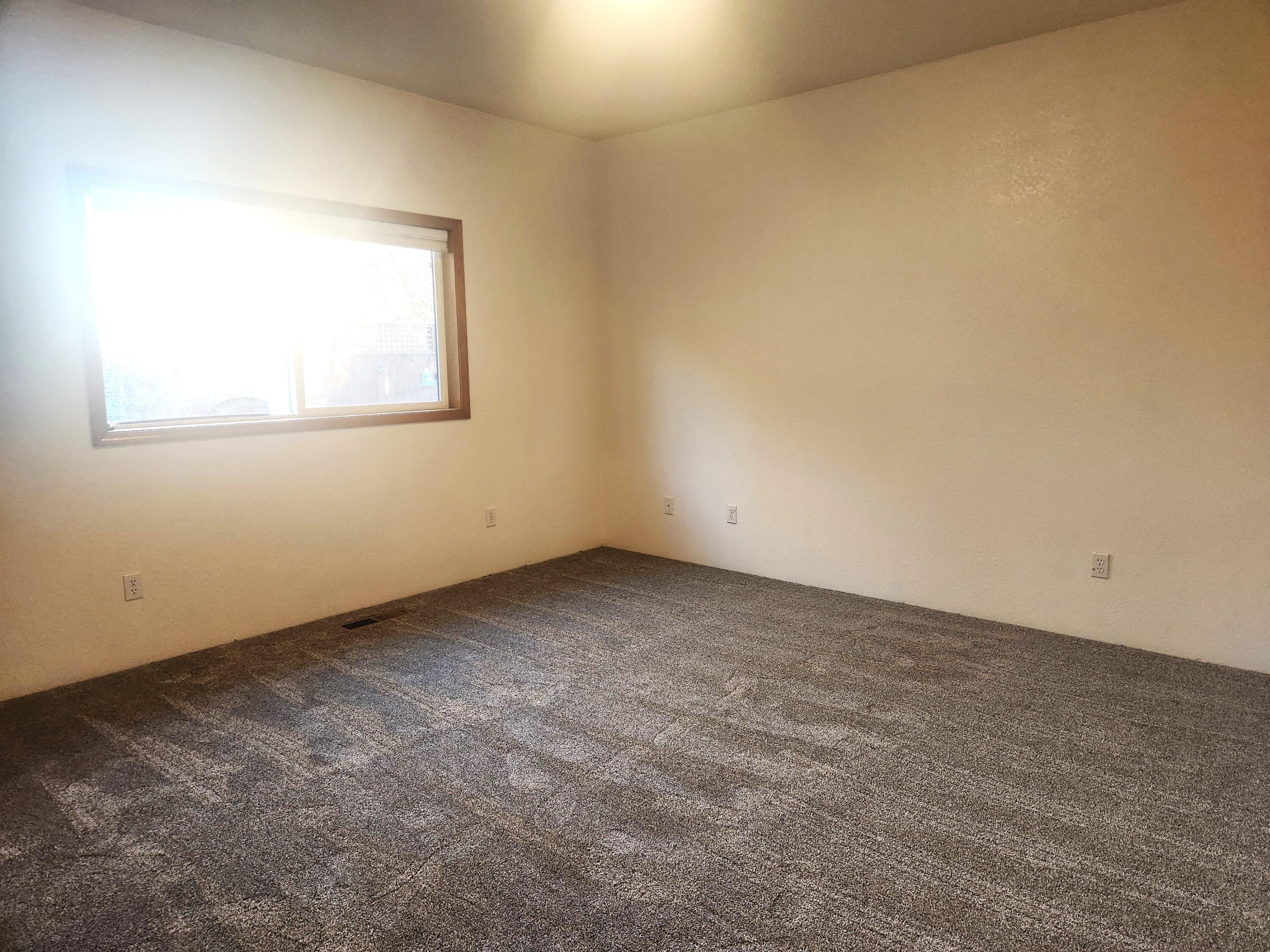 900 Mendolia Way Central Point, OR 97502 - Photo 29 of 49 20240918_181948
