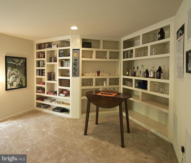 9131 Ribbon Falls Loop Bristow, VA 20136 - Photo 15 of 30 1st Level- Custom built in bookshelves