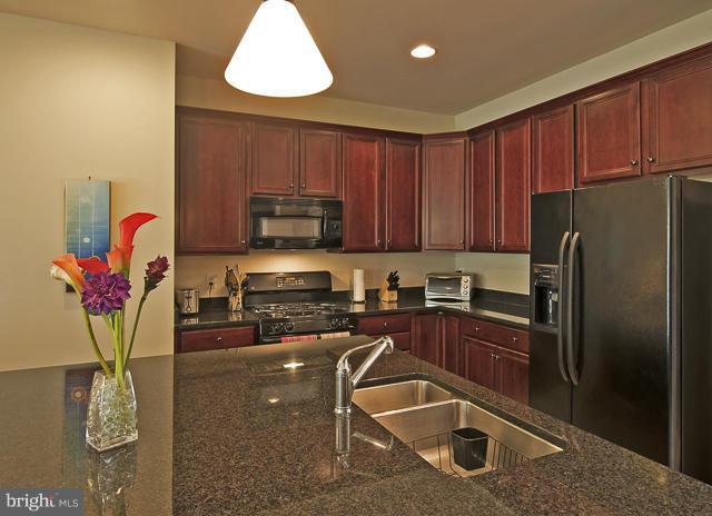 9131 Ribbon Falls Loop Bristow, VA 20136 - Photo 3 of 30 Granite counters