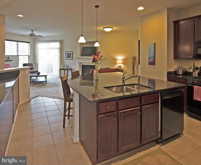 9131 Ribbon Falls Loop Bristow, VA 20136 - Photo 4 of 30 Island