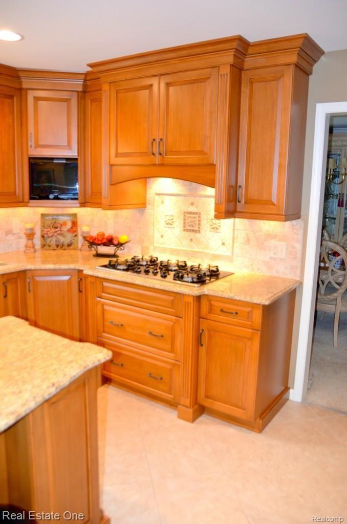 517 Sunlight Drive Rochester, MI 48309 - Photo 17 of 36 Kitchen