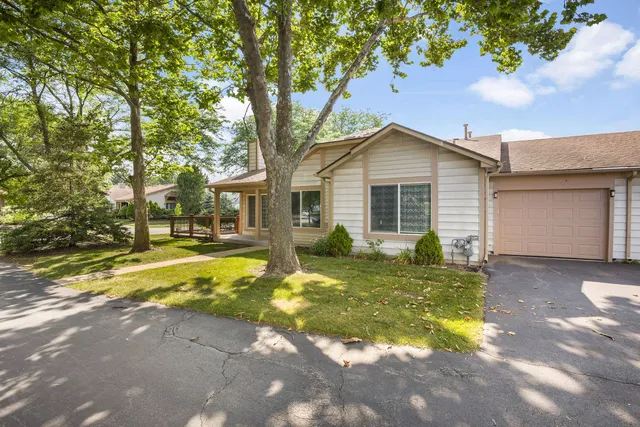 $275,000 | 1817 Appaloosa Drive, Naperville, IL 60565