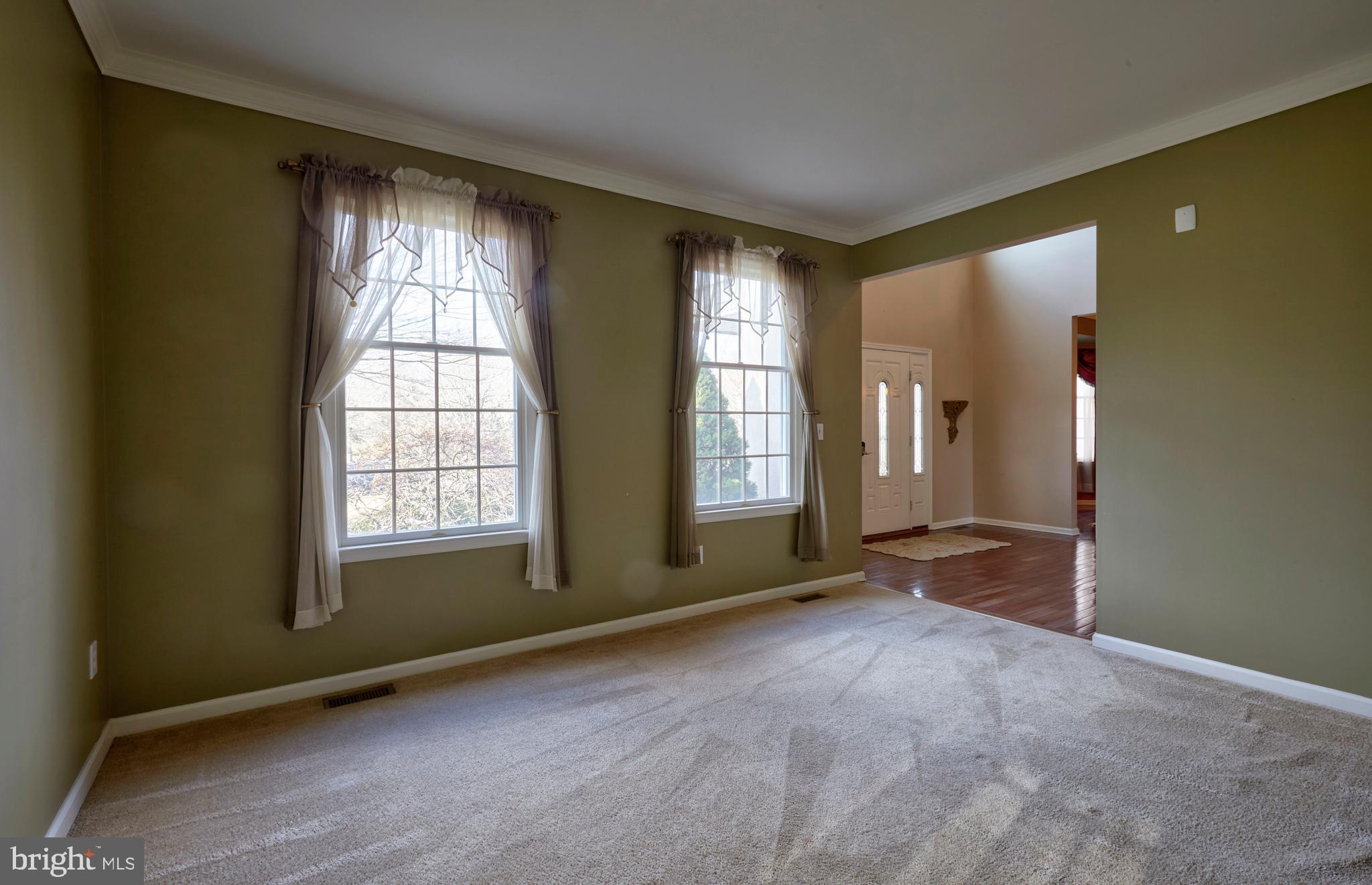 4 Millennium Drive Columbus, NJ 08022 - Photo 17 of 50 Living Room