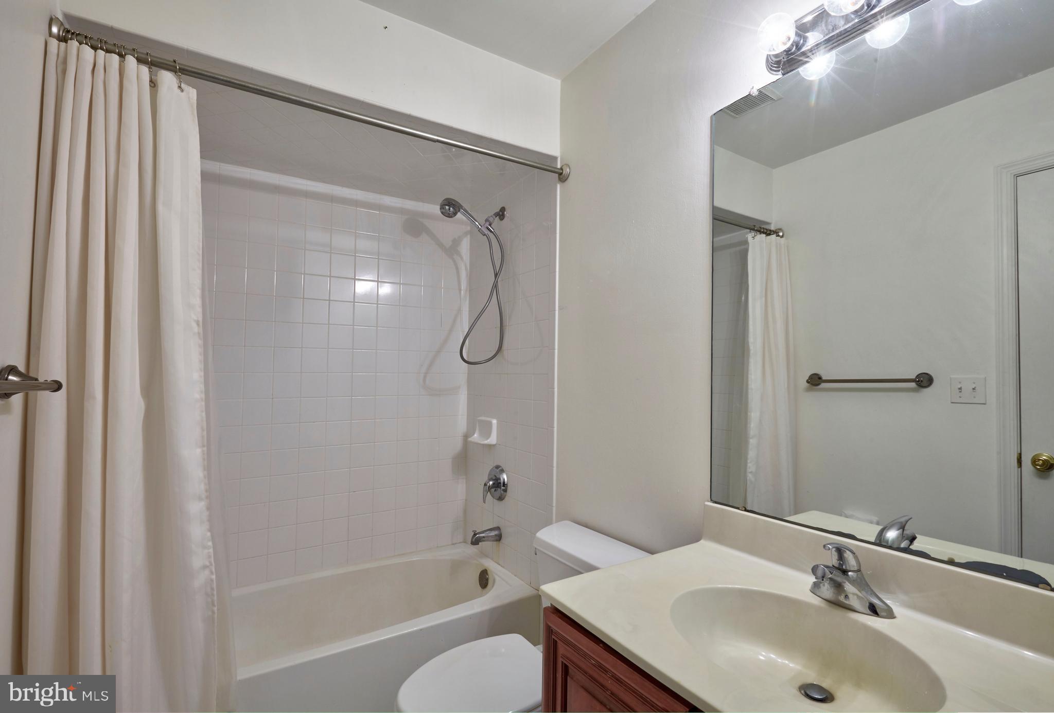 4 Millennium Drive Columbus, NJ 08022 - Photo 32 of 50 Full Bath - Upstairs