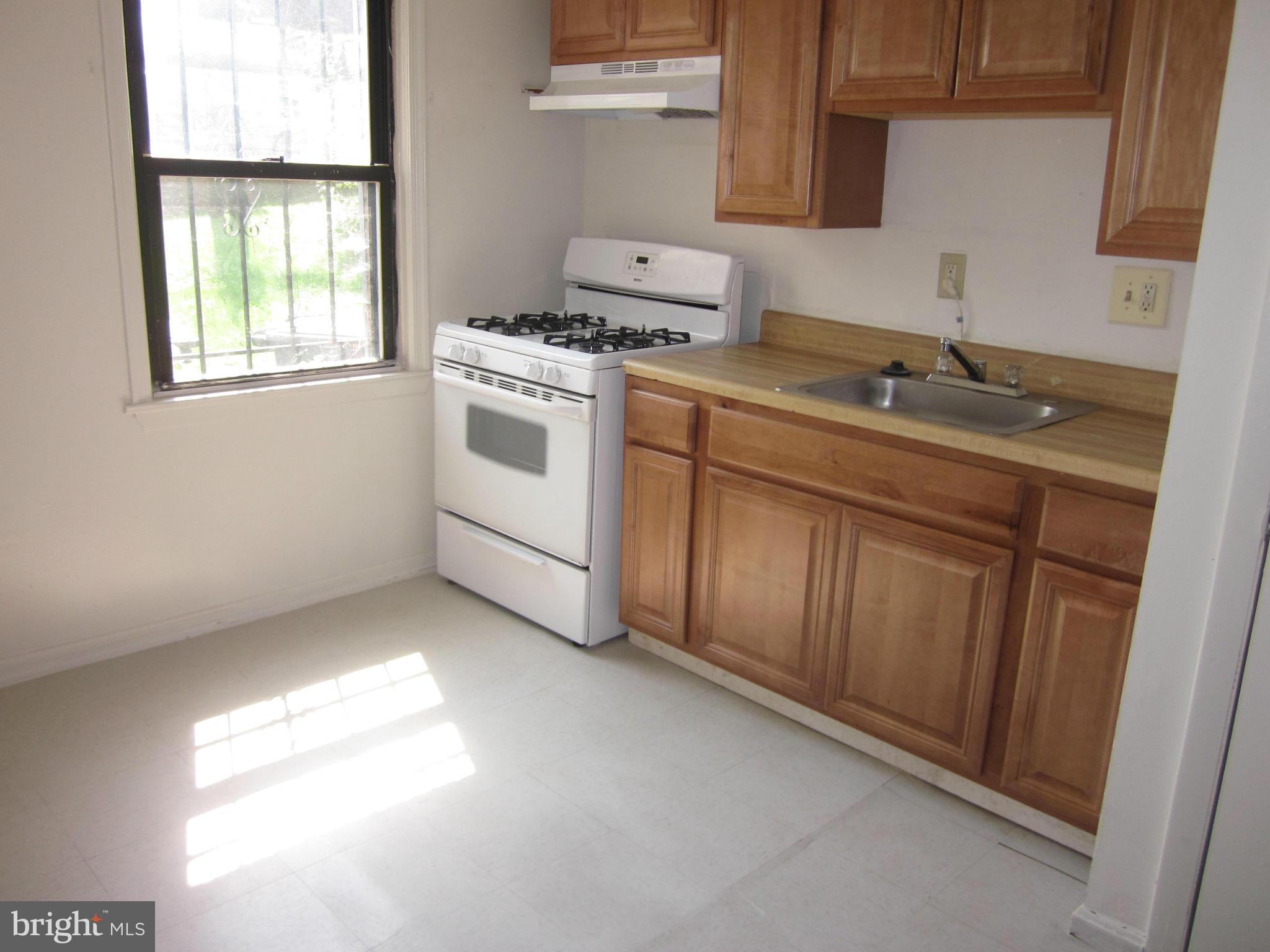 5025 Sheriff Road Northeast Washington, DC 20019 - Photo 5 of 10 Kitchen