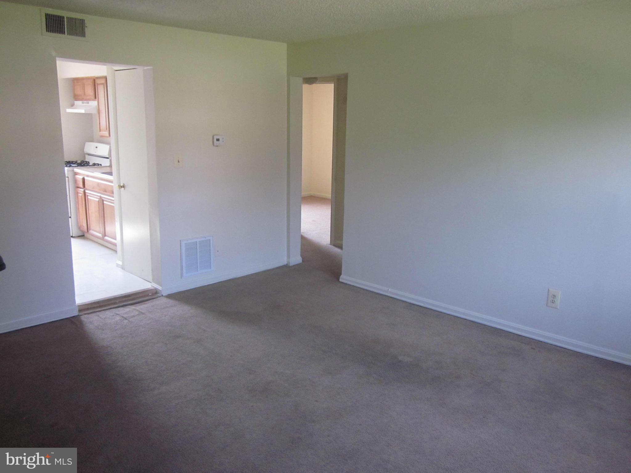 5025 Sheriff Road Northeast Washington, DC 20019 - Photo 9 of 10 Living Room