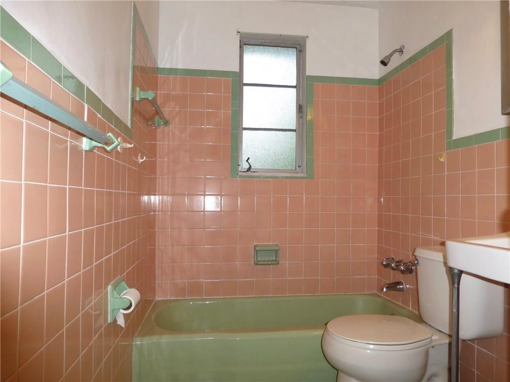 1175 Harvard Road Monroeville, PA 15146 - Photo 10 of 20 Full bath
