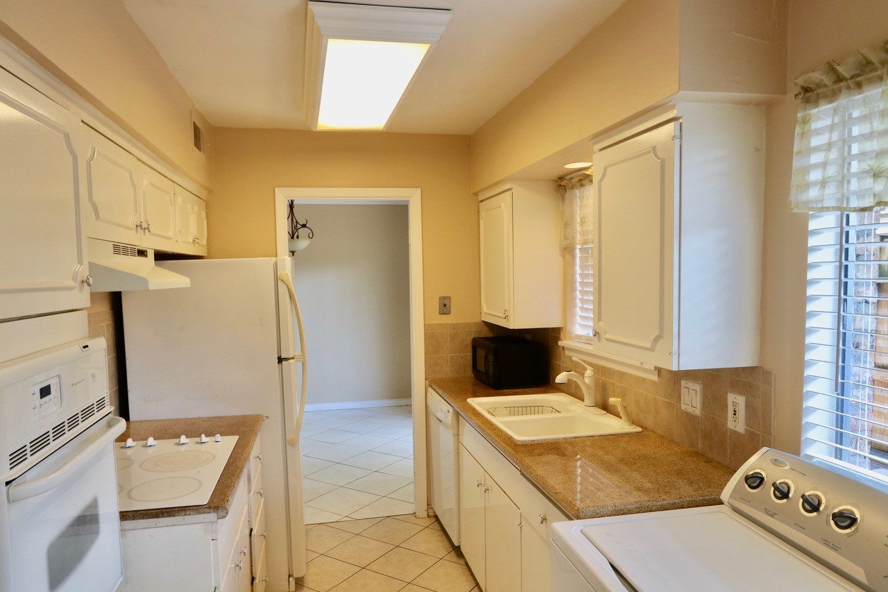 4040 San Felipe Street, Unit 122 Houston, TX 77027 - Photo 2 of 7 Kitchen