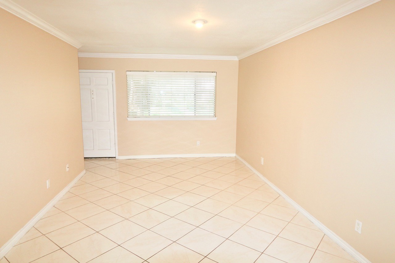 4040 San Felipe Street, Unit 122 Houston, TX 77027 - Photo 3 of 7