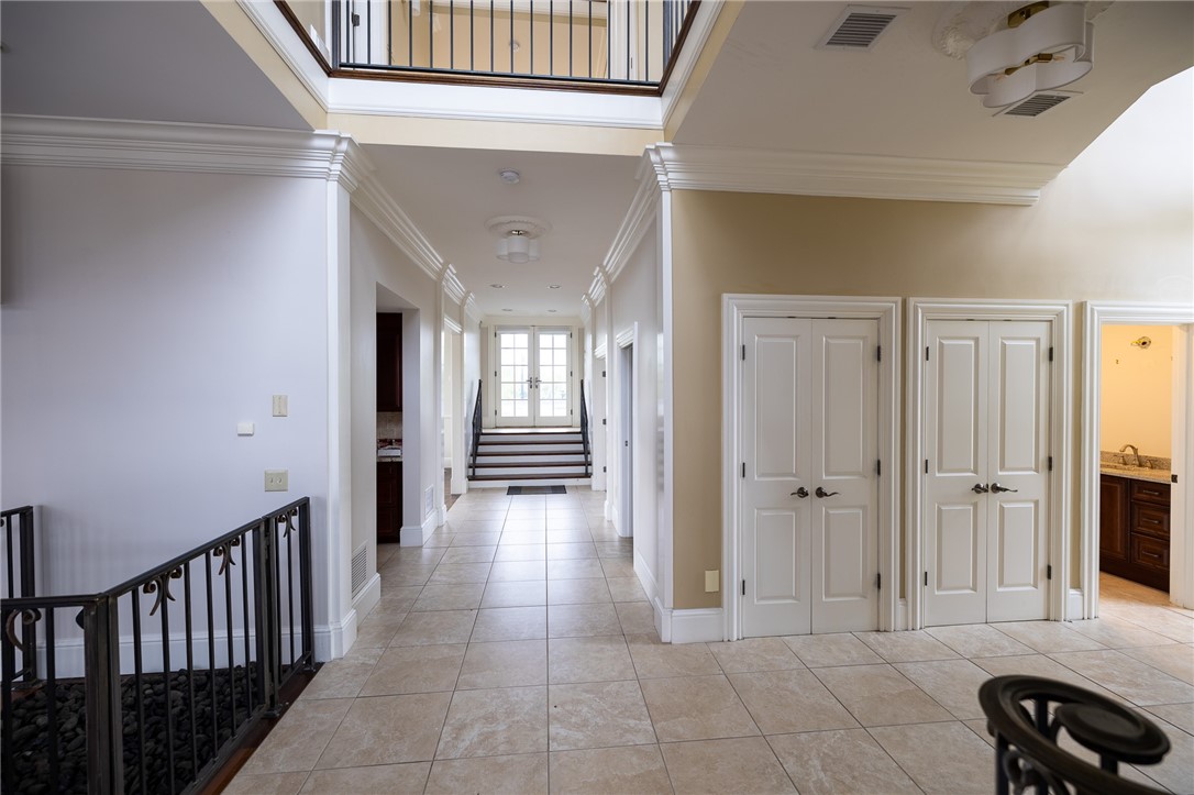 945 Westminster Street Providence, RI 02903 - Photo 3 of 37 Foyer