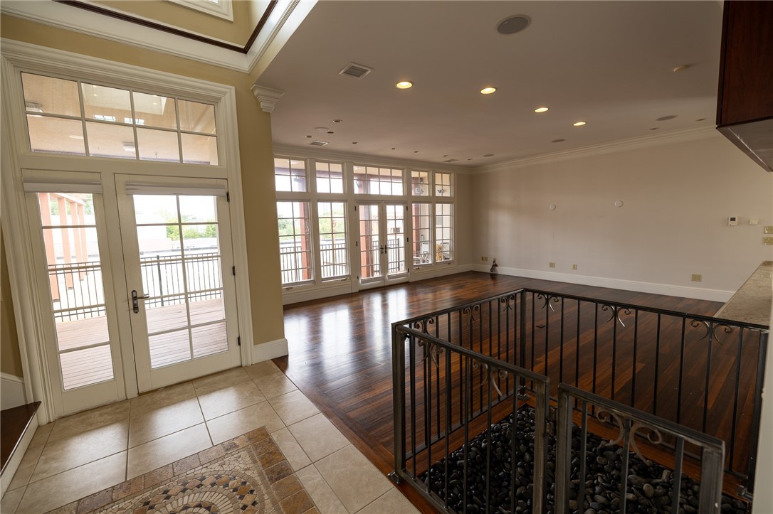 945 Westminster Street Providence, RI 02903 - Photo 5 of 37 Living Room