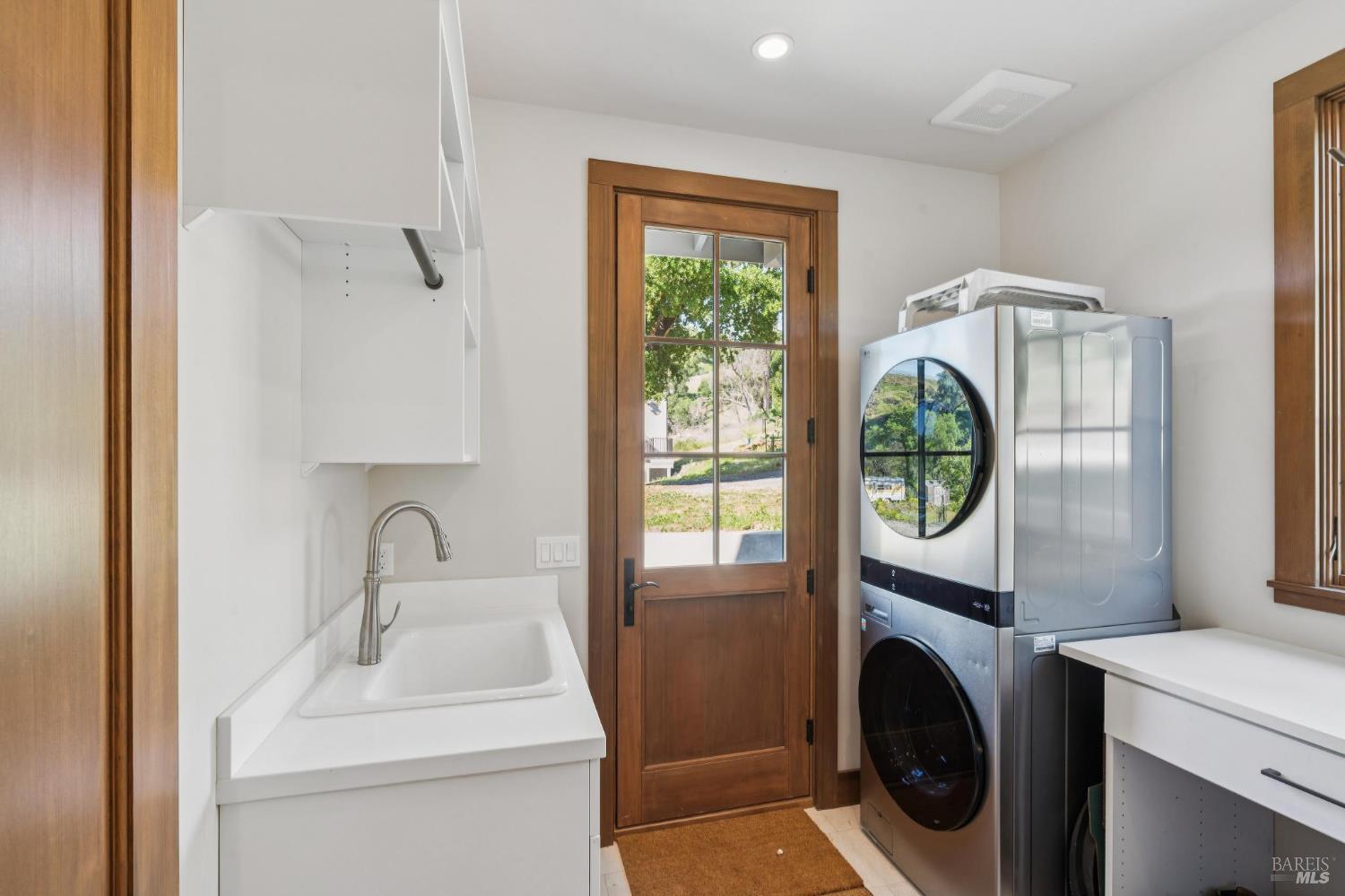 1044 Deer Park Road Deer Park, CA 94576 - Photo 38 of 61 Laundry