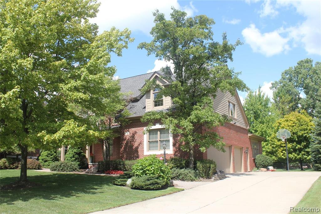 1794 Skyline Drive Rochester Hills, MI 48306 - Photo 2 of 41