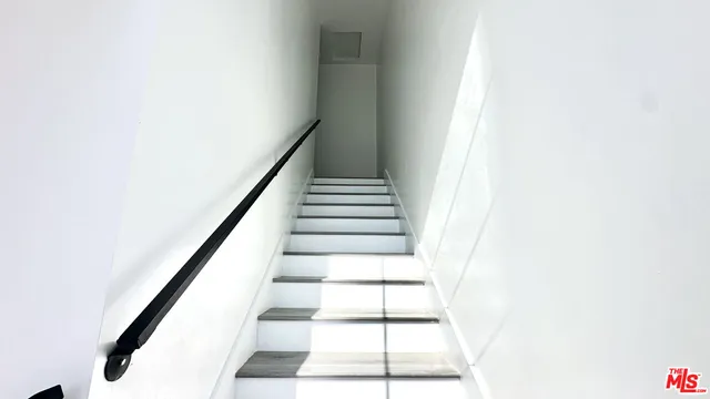 $4,900 | 16023 Wyandotte Street, Lake Balboa, CA 91406