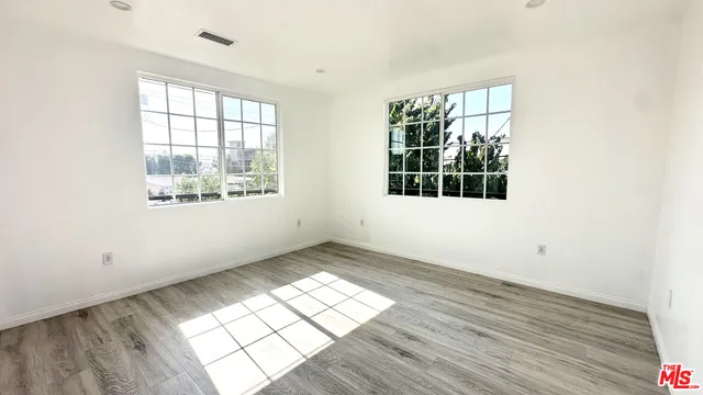 $4,900 | 16023 Wyandotte Street, Lake Balboa, CA 91406