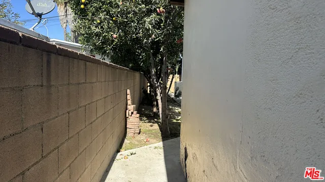 $4,900 | 16023 Wyandotte Street, Lake Balboa, CA 91406