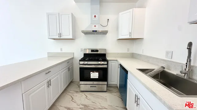 $4,900 | 16023 Wyandotte Street, Lake Balboa, CA 91406