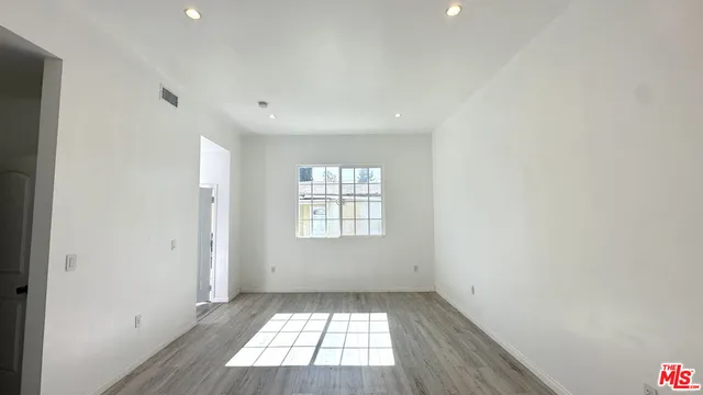 $4,900 | 16023 Wyandotte Street, Lake Balboa, CA 91406