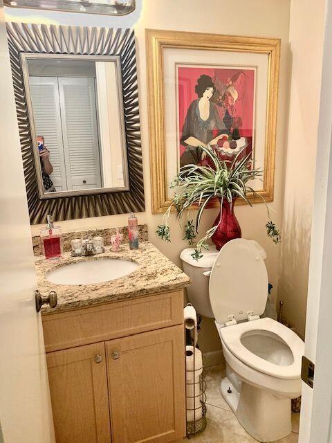 255 Suffolk F Boca Raton, FL 33434 - Photo 5 of 24 1/2 Bathroom
