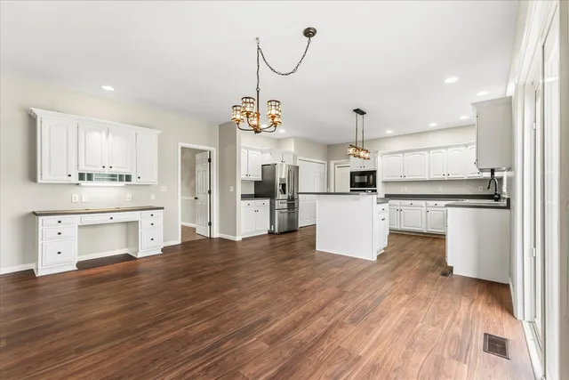 $650,000 | 302 County Road 2650 North, Mahomet, IL 61853