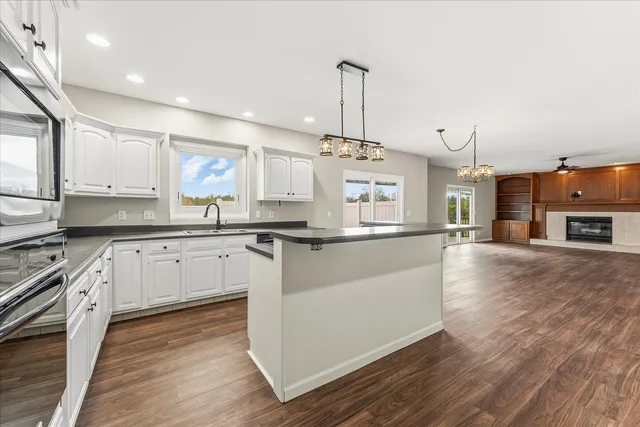 $650,000 | 302 County Road 2650 North, Mahomet, IL 61853