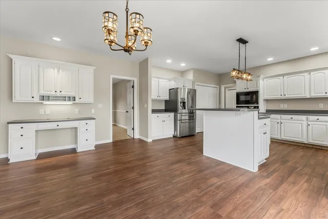 $650,000 | 302 County Road 2650 North, Mahomet, IL 61853