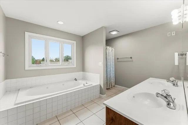 $650,000 | 302 County Road 2650 North, Mahomet, IL 61853