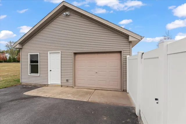 $785,000 | 302 County Road 2650 North, Mahomet, IL 61853