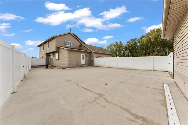 $785,000 | 302 County Road 2650 North, Mahomet, IL 61853