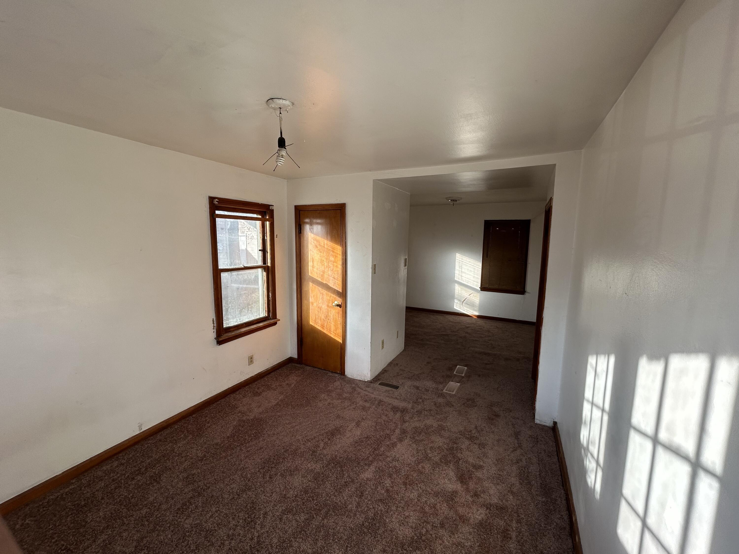 5724 West Carmen Avenue Milwaukee, WI 53218 - Photo 11 of 20 IMG_3297