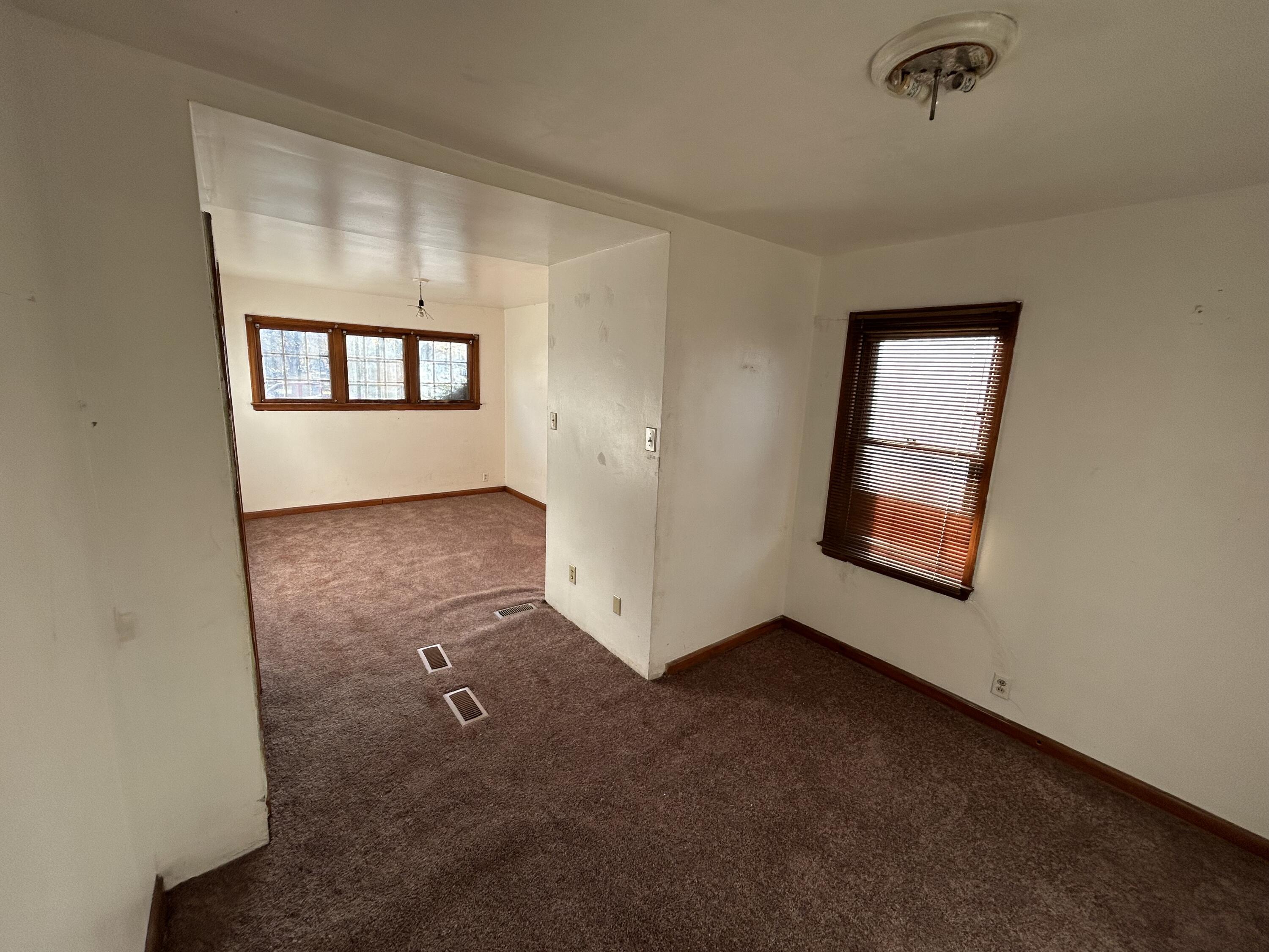 5724 West Carmen Avenue Milwaukee, WI 53218 - Photo 12 of 20 IMG_3298